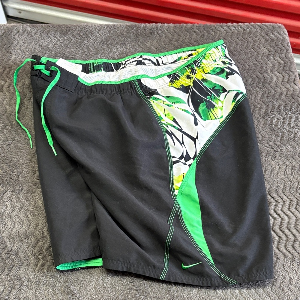 Nike Men's Black and Green Floral Swim Shorts size xlarge needs cleaning